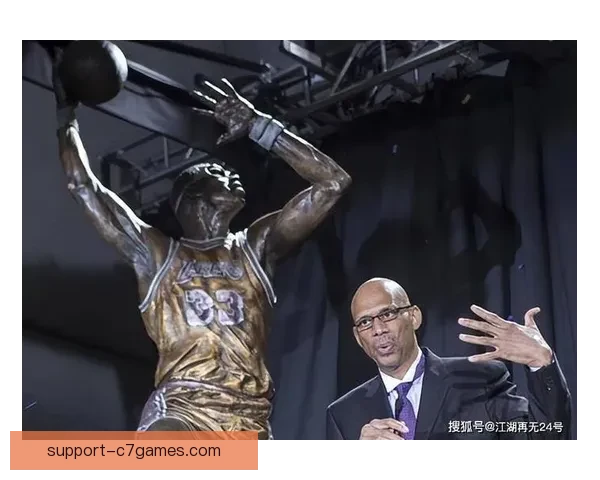 詹姆斯超越科比成为NBA历史得分王 勇士雄鹿逆袭取胜