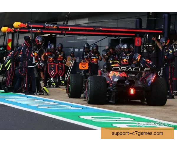 F1赛季最新动态：车队调整与赛车技术革新引领赛场激烈竞争